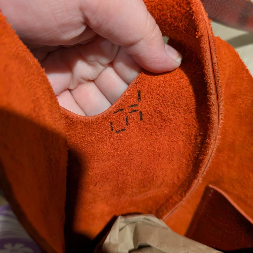 **SOLD**. 'Almost Perfect' Madison Shoulder Bag - Picture 4 of 10